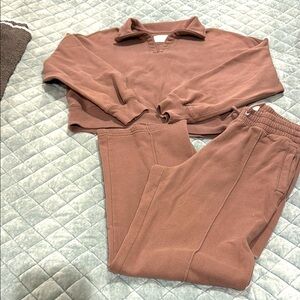 Abercrombie & Fitch women's sweat suit 
Sweatshirt & sweatpants